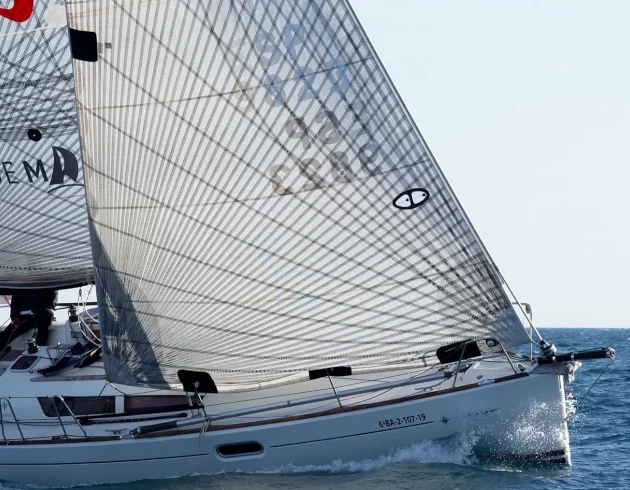 Velero Magic 5 navegando